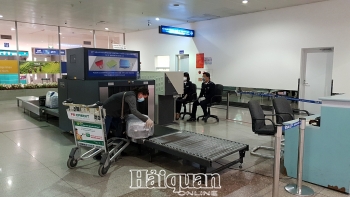 Hải quan sân bay Tân Sơn Nhất: Nỗ lực thực hiện nhiệm vụ trên tuyến đầu phòng chống dịch
