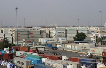 Tìm chủ nhân 300 container hàng tồn đọng tại cảng Cát Lái