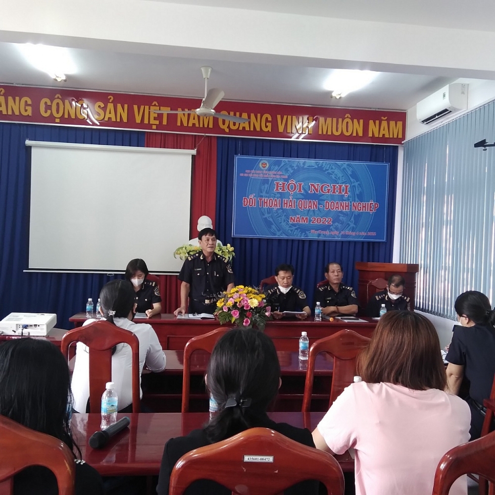 Hải quan cửa khẩu cảng Nha Trang đối thoại với doanh nghiệp