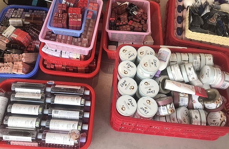Tạm giữ trên 1.100 hộp mỹ phẩm ngoại nhập