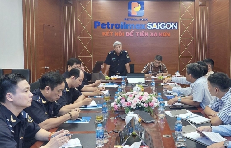 Hải quan cảng Sài Gòn khu vực 3 nâng cao hiệu quả phối hợp XNK xăng dầu