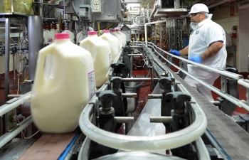 Nhà máy Sữa Driftwood của Vinamilk tại Mỹ ủng hộ 23.000 lít sữa