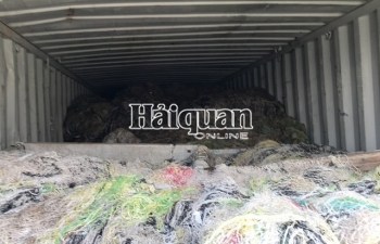 Hình ảnh hơn 1.000 container "rác" nhập khẩu buộc phải tái xuất