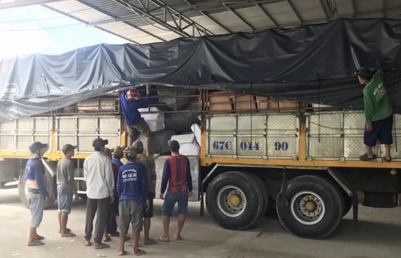 Bắt xe tải chở hàng hóa nước ngoài không có chứng từ