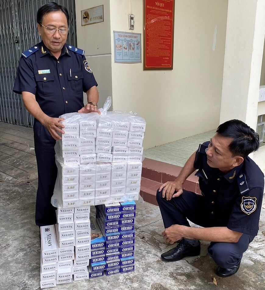 Hải quan Đồng Tháp: Bắt 2 vụ vận chuyển thuốc lá lậu, thu giữ gần 2.500 bao