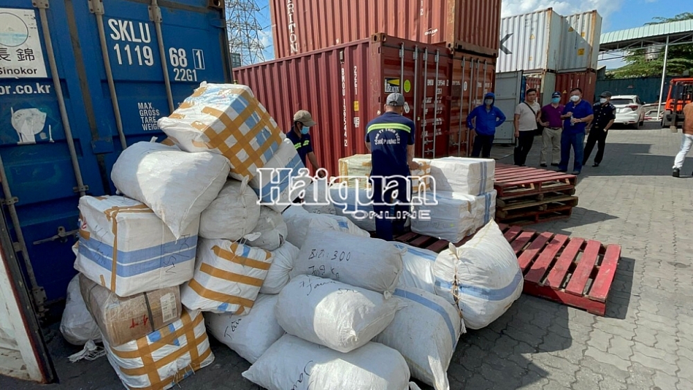 Hải quan TPHCM: Phát hiện gần 600 kg cá ngựa khô trong container vỏ ốc Hải quan TPHCM: Phát hiện gần 600 kg cá ngựa khô trong container vỏ ốc