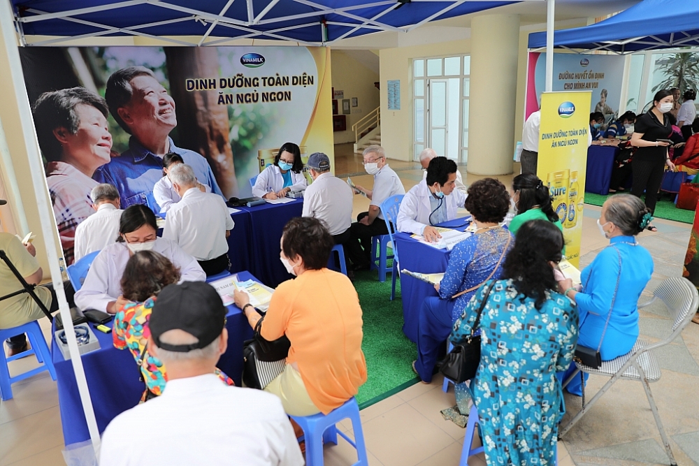 Vinamilk chăm sóc sức khỏe cho 10 nghìn người cao tuổi tại 27 tỉnh, thành