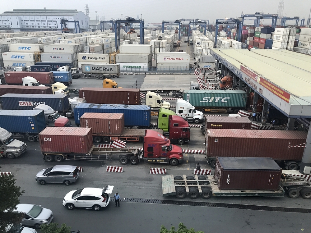 Gấp rút nhiều giải pháp giải tỏa hàng tồn tại cảng Cát Lái  Ảnh: T.H