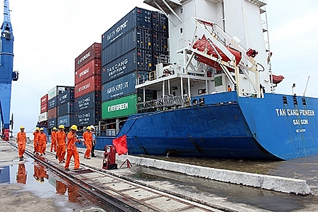 Tân cảng Cái Cui hỗ trợ nhiều dịch vụ đối với hàng hóa XK tại khu vực ĐBCSL. Ảnh: Q.K