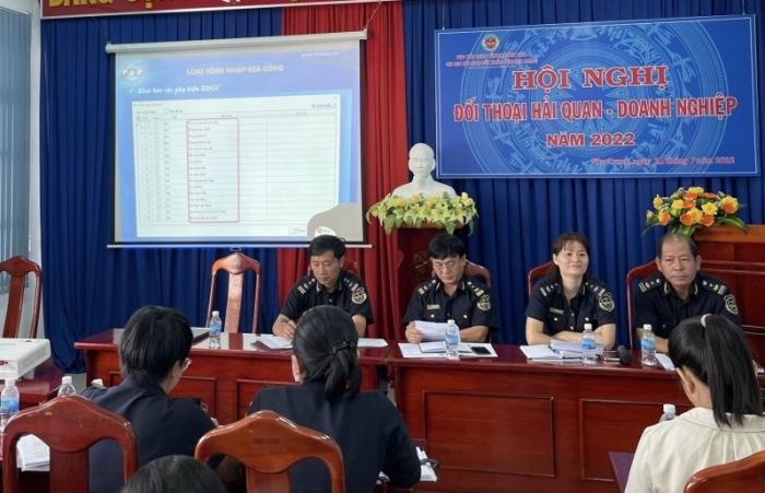 Hải quan cảng Nha Trang đối thoại chuyên đề với doanh nghiệp XNK