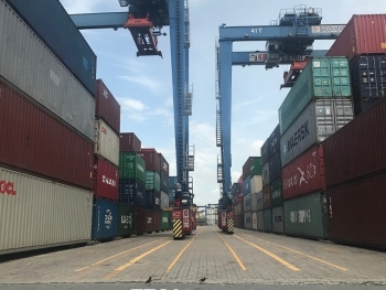 Điều tiết hàng hóa, giảm tải tại cảng Cát Lái