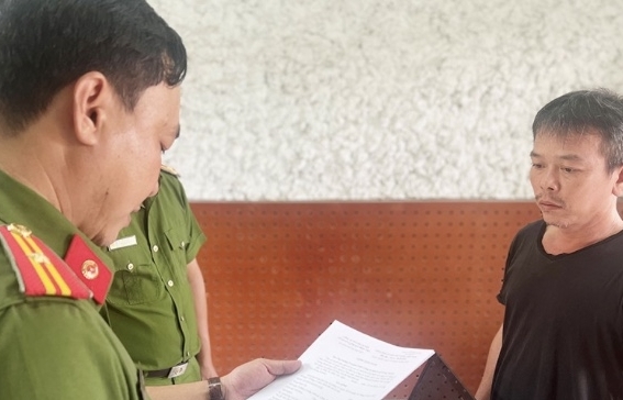Khởi tố, bắt tạm giam đối tượng chuyên sản xuất thuốc bảo vệ thực vật giả