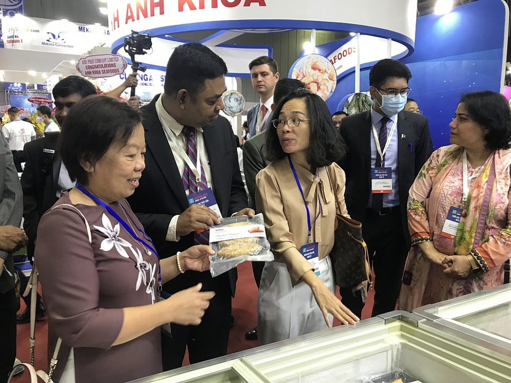 Các doanh nghiệp thủy sản đang tìm giải pháp thích ứng với thị trường hậu Covid-19. Ảnh: T.H