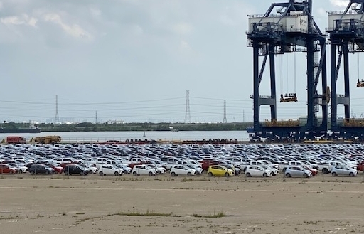 Ô tô nhập khẩu qua cảng TPHCM giảm gần 20.000 chiếc