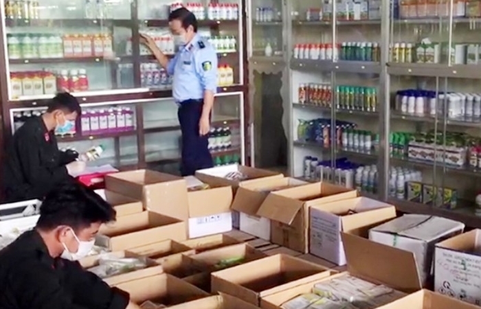 Tạm giữ gần 8.000 sản phẩm thuốc bảo vệ thực vật vi phạm tại chuỗi cửa hàng Thành Phê