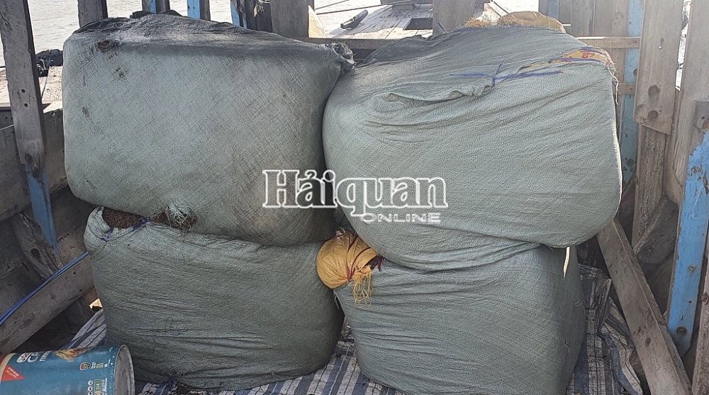 Hải quan Khánh Bình bắt vụ nhập lậu gần 430 kg sợi thuốc lá