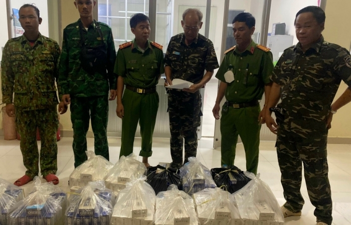 Hải quan Đồng Tháp phối hợp tạm giữ 3.500 bao thuốc lá nhập lậu