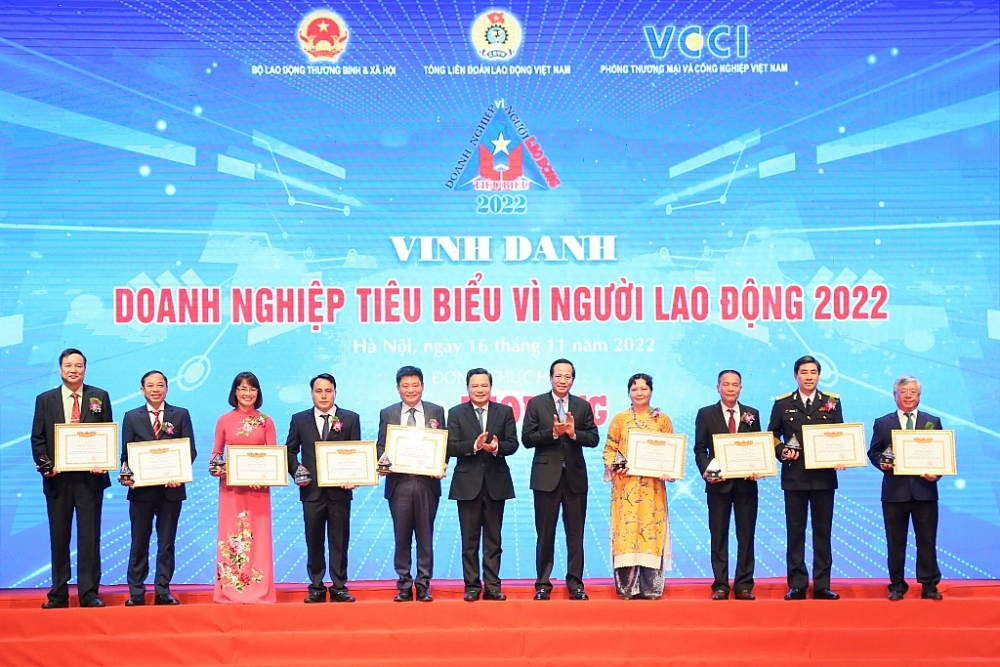 Tổng công ty Tân Cảng Sài Gòn lần thứ tư nhận giải thưởng “Doanh nghiệp tiêu biểu vì người lao động”