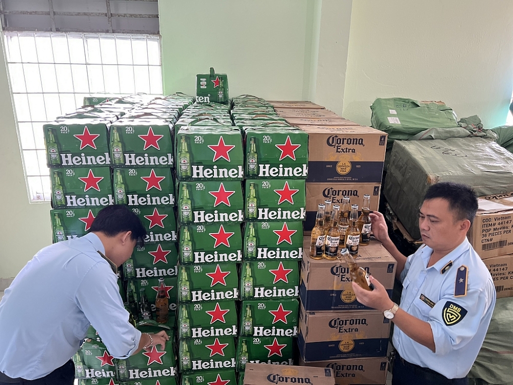 Bia nghi vấn nhập lậu đang bị Cục Quản lý thị trường Phú Yên tạm giữ