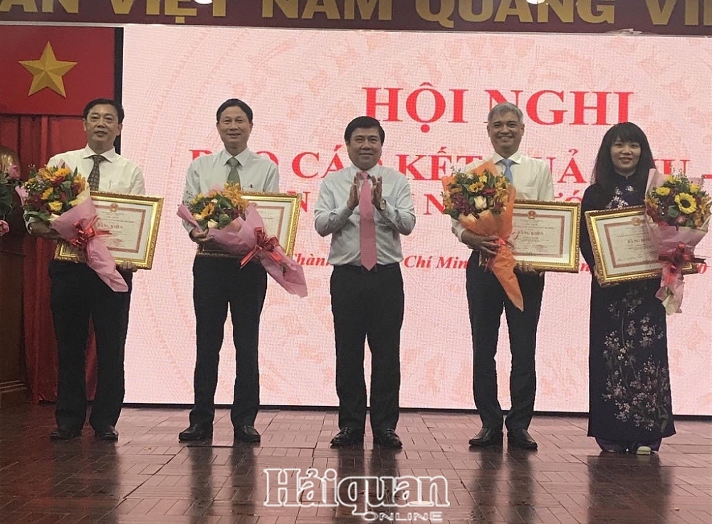 Chủ tịch UBND TPHCM Nguyễn Thành Phong biểu dương Cục Hải quan TPHCM