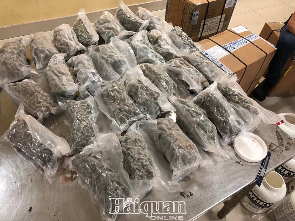 Bắt giữ gần 5 kg ma túy – Chiến công xuất sắc ngày cuối năm của Hải quan sân bay Tân Sơn Nhất