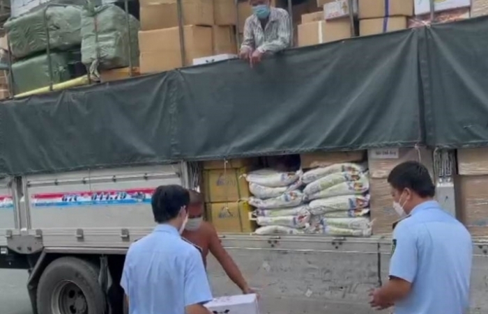 Một ngày bắt 3 xe tải chở đầy hàng hóa nghi nhập lậu