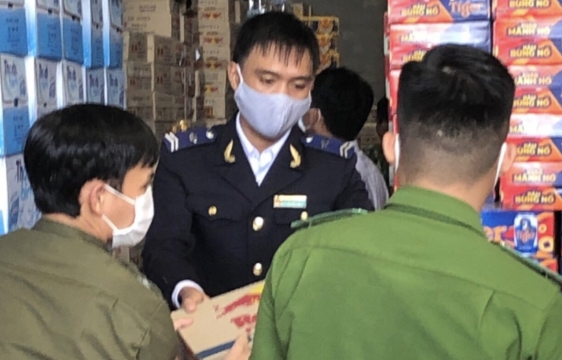 Hải quan Quảng Ngãi phối hợp bắt vụ chứa trữ lượng lớn hàng vi phạm