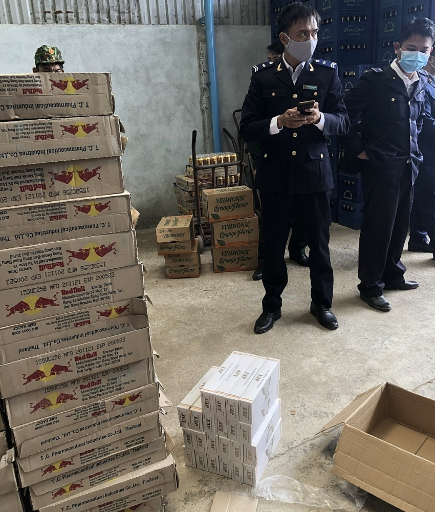 Hải quan Quảng Ngãi phối hợp bắt vụ chứa trữ lượng lớn hàng vi phạm