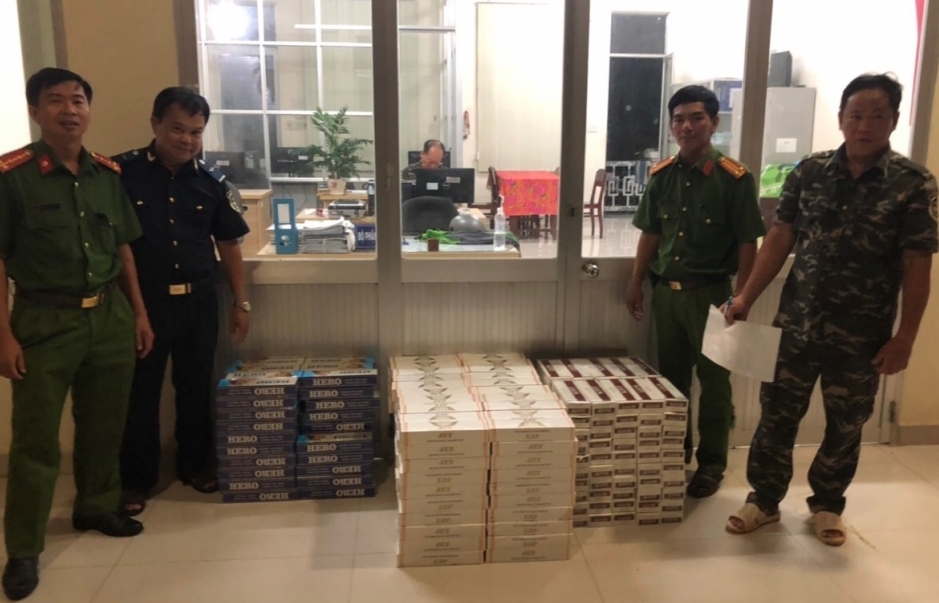 Hải quan Đồng Tháp phối hợp bắt gần 4.000 bao thuốc lá lậu