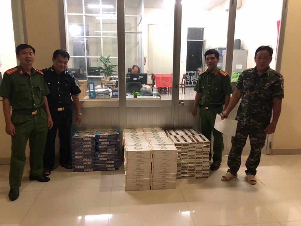 Hải quan Đồng Tháp phối hợp bắt gần 4.000 bao thuốc lá lậu