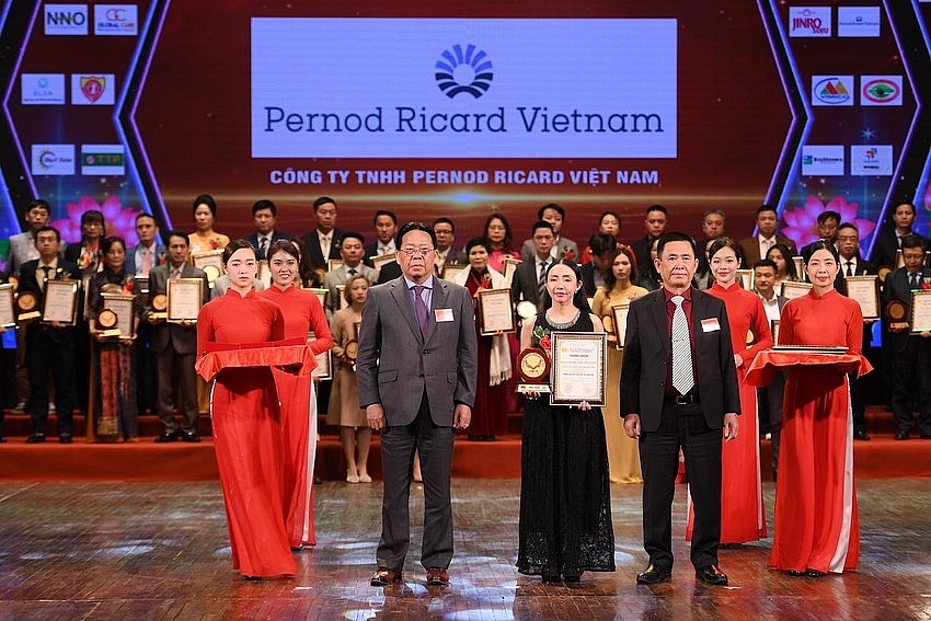 Công ty TNHH Pernod Ricard Việt Nam nhận danh hiệu Top 10 thương hiệu nổi tiếng Đất Việt 2022
