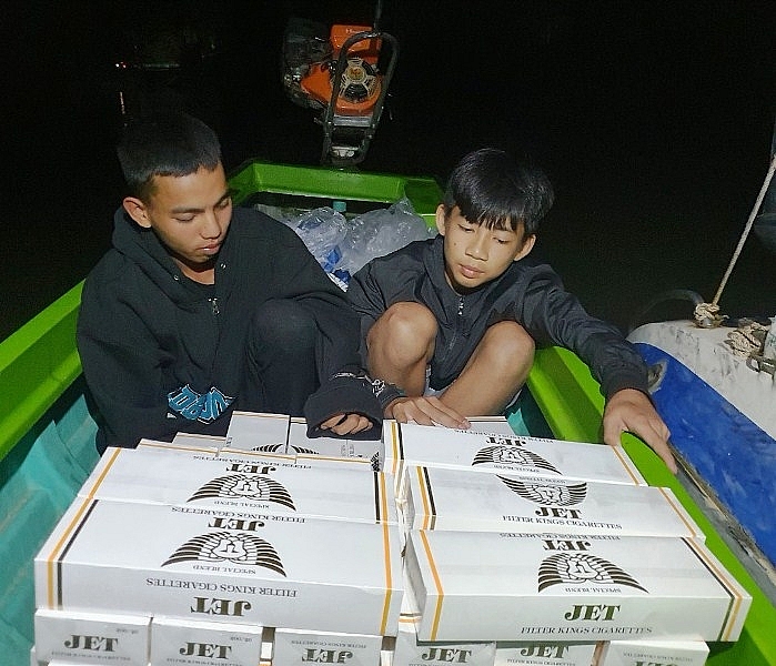 Hai thanh niên vận chuyển thuốc lá lậu bị bắt giữ
