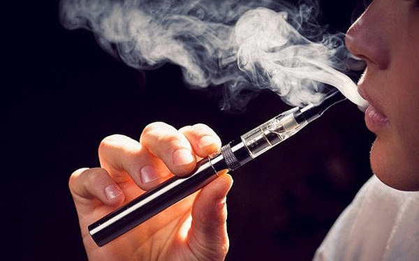 “Thả” thuốc lá thế hệ mới đến bao giờ?