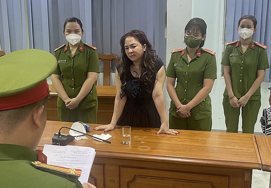 Công bố quyết định khởi tố bị can, lệnh bắt tạm giam đối với bà Nguyễn Phương Hằng.
