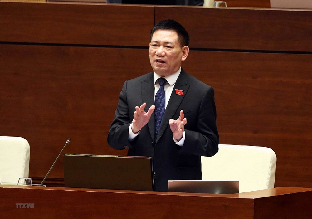 Bộ trưởng Bộ Tài chính Hồ Đức Phớc phát biểu tiếp thu, giải trình các ý kiến của đại biểu Quốc hội. 	Ảnh: TTXVN