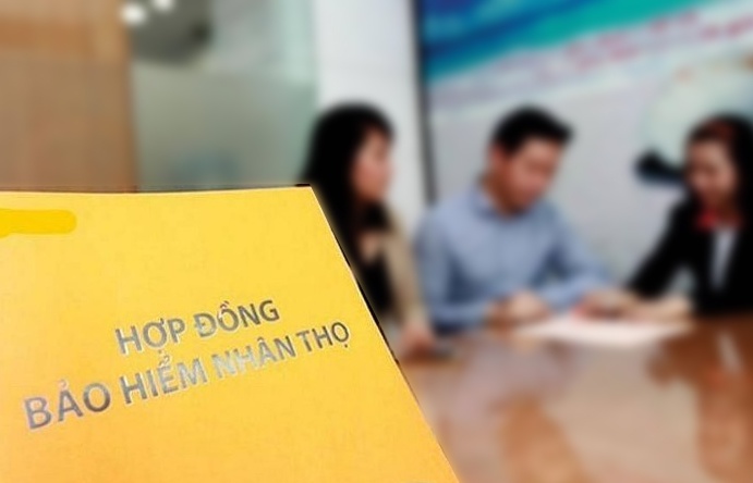 Gần 400 phản ánh về phân phối bảo hiểm qua ngân hàng từ đường dây nóng của Bộ Tài chính