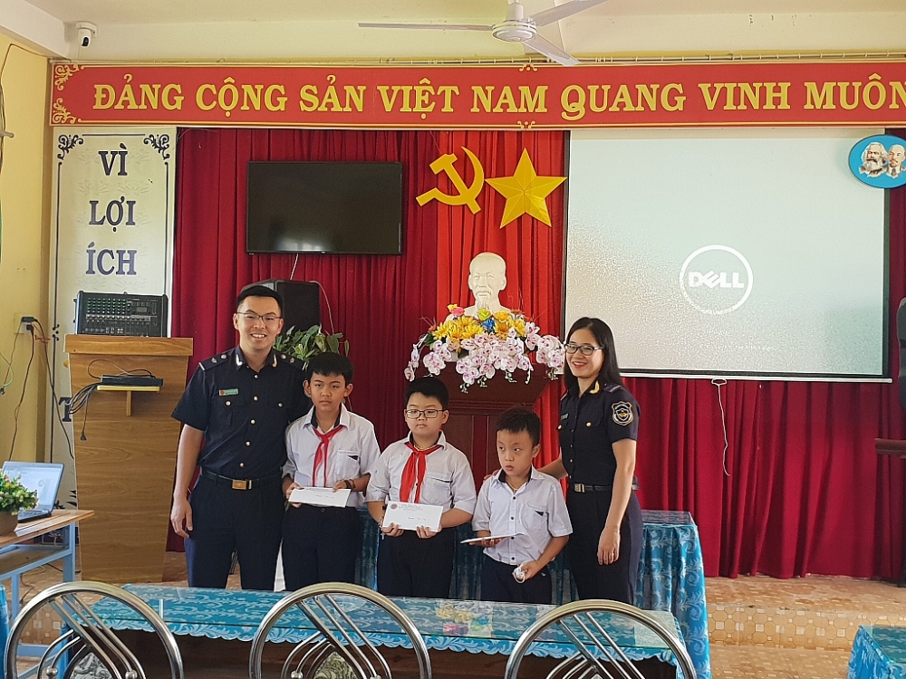 Nét đẹp công chức Hải quan Việt Nam trong trang phục mới