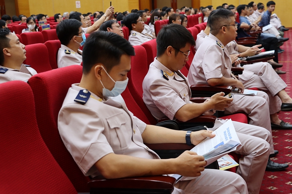 Các đại biểu tham dự tọa đàm. 1114 img 1056