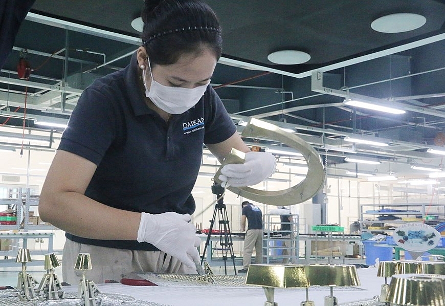 Công ty Daikan Việt Nam, Khu công nghiệp Amata, tỉnh Đồng Nai từng bước khôi phục sản xuất. 	 Ảnh: TTXVN