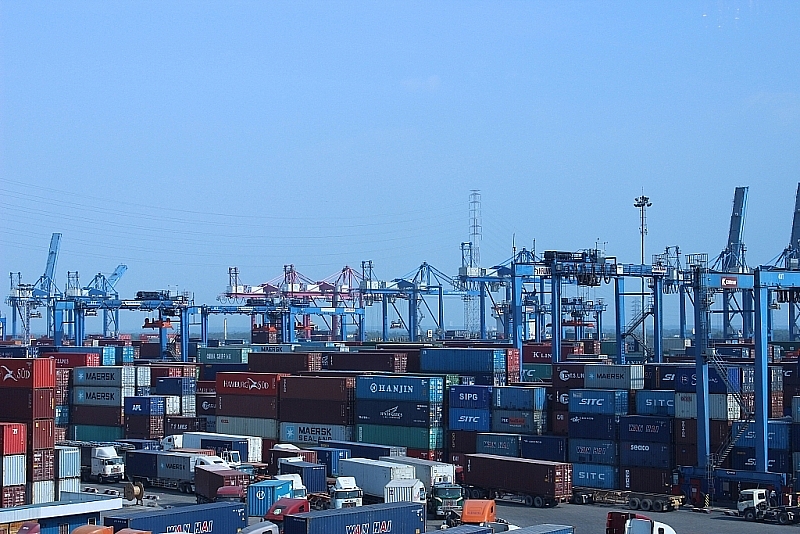 Gấp rút triển khai các giải pháp giảm ùn tắc hàng hóa tại cảng	Ảnh: T.H