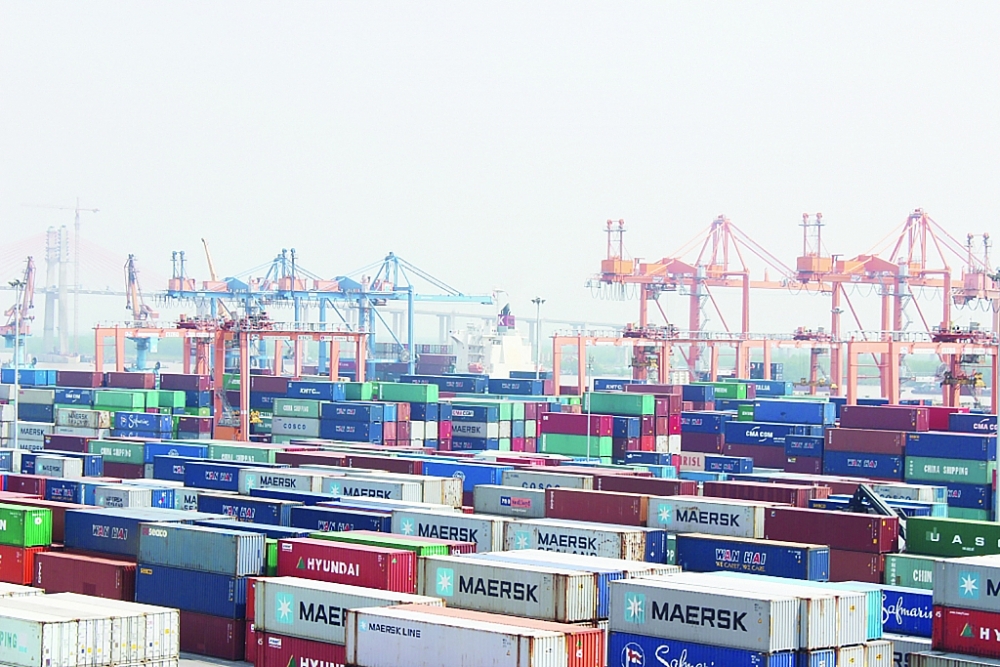 Tại khu vực cảng Hải Phòng đã có 201 container phế liệu không đáp ứng quy chuẩn được vận chuyển khỏi lãnh thổ Việt Nam. 	Ảnh: T.Bình