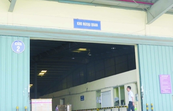 Tăng cường quản lý hàng gửi kho ngoại quan, hàng kinh doanh tạm nhập tái xuất