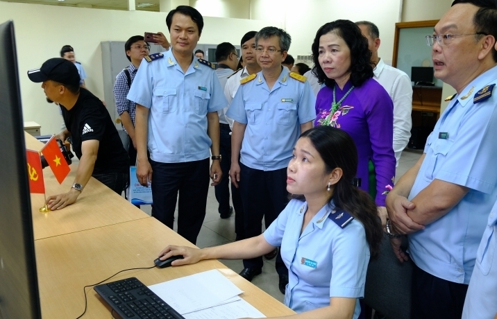 Quản lý, giám sát hàng hóa tự động tại sân bay Nội Bài:  Giảm 21% công chức vị trí giám sát