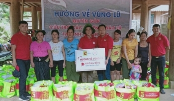 Central Group Việt Nam trao tặng hơn 100 phần quà hỗ trợ đồng bào vùng lũ ở Thanh Hóa