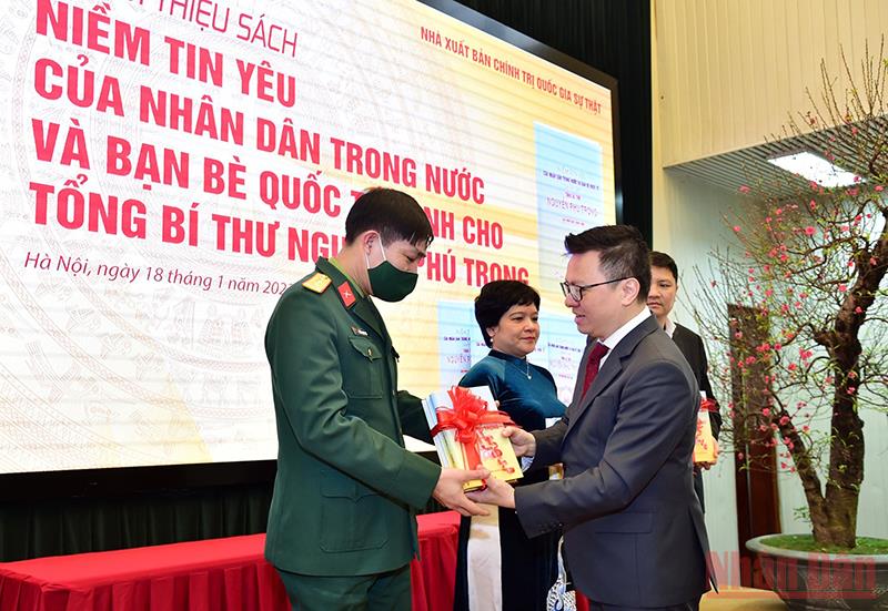 Giới thiệu cuốn sách thứ 2 bày tỏ lòng kính trọng và niềm tin yêu dành cho Tổng Bí thư Nguyễn Phú Trọng -0
