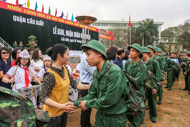 Thanh niên nao nức lên đường nhập ngũ đầu năm 2017  Đài Phát thanh và  Truyền hình Long An