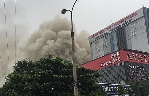 Cháy lớn tại tổ hợp khách sạn, nhà hàng, karaoke ở trung tâm thành phố Vinh
