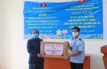 Hải quan Quảng Nam hỗ trợ Hải quan tỉnh Sê Kông (Lào) nhu yếu phẩm, vật tư y tế