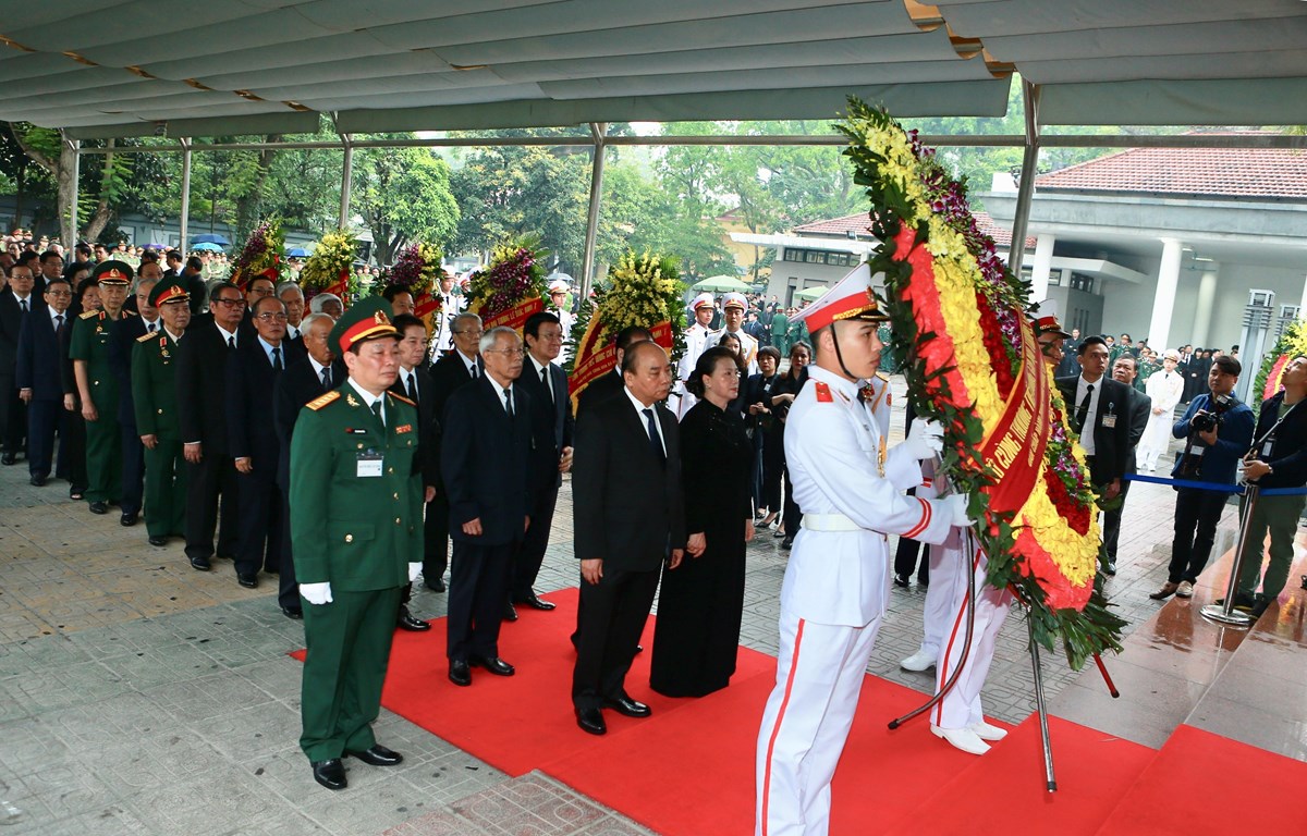 cu hanh trong the le quoc tang nguyen chu tich nuoc le duc anh