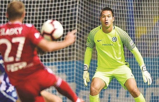 Cầu thủ Việt kiều nào lọt vào ‘mắt xanh’ HLV Park Hang Seo?